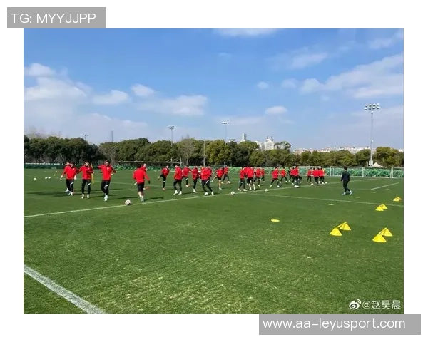 海港队在哈利法国际体育场开启冬季训练首课全力备战新赛季